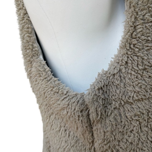 Patagonia Los Gatos Fuzzy Vest El Cap Khaki Sherpa Furry, Sz Lg - Picture 13 of 16